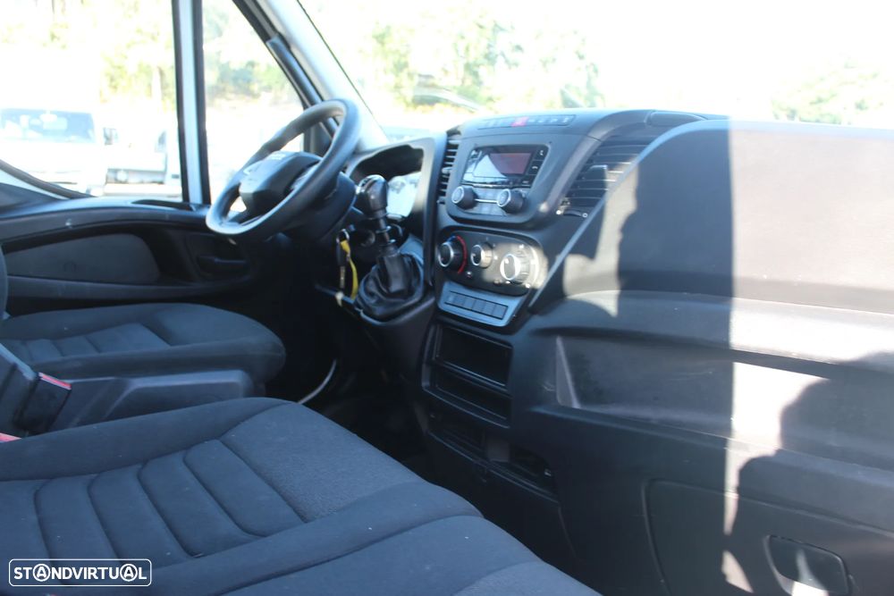 Iveco DAILY 35-160 CAB/DUPLA // 3.000cc // 2022 - 9