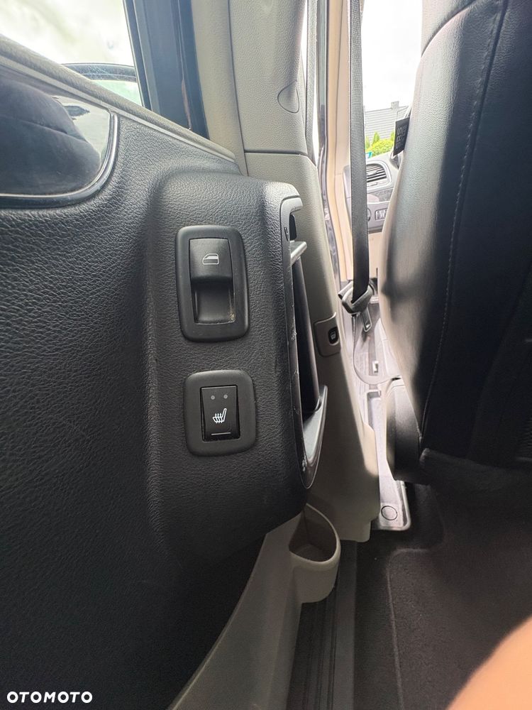 Chrysler Town & Country - 35