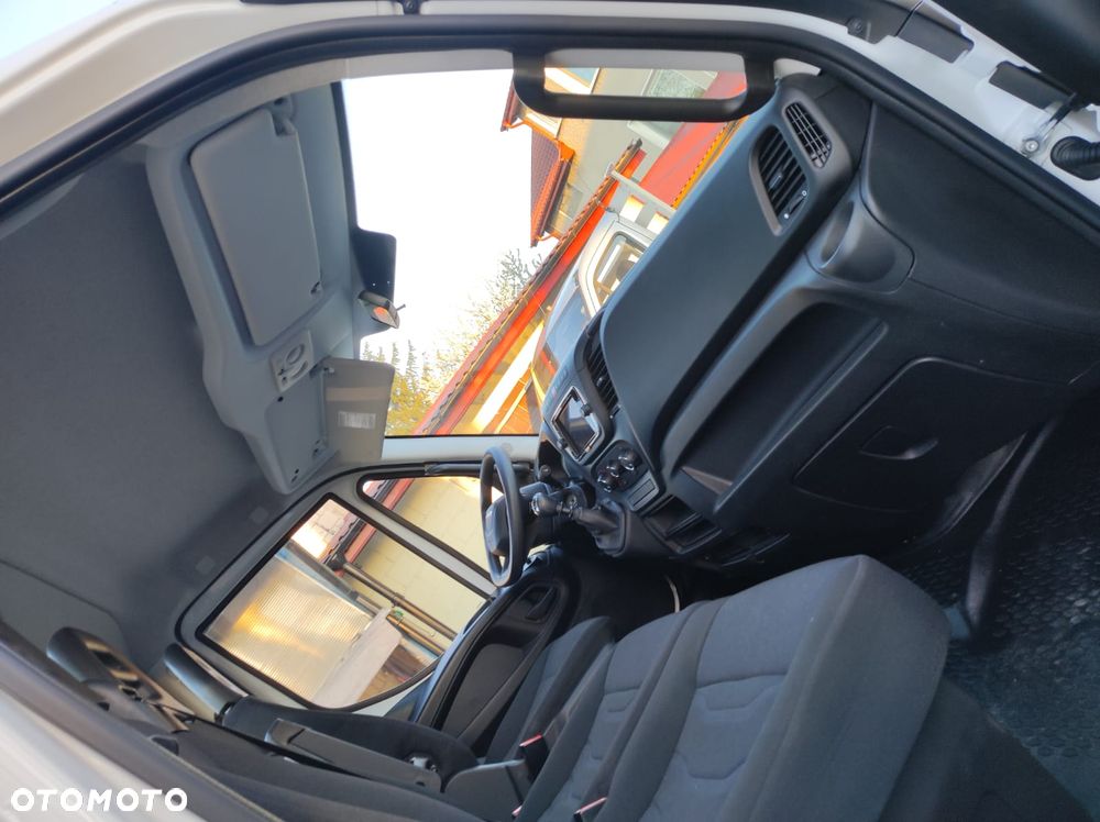 Iveco 35C180 - 17