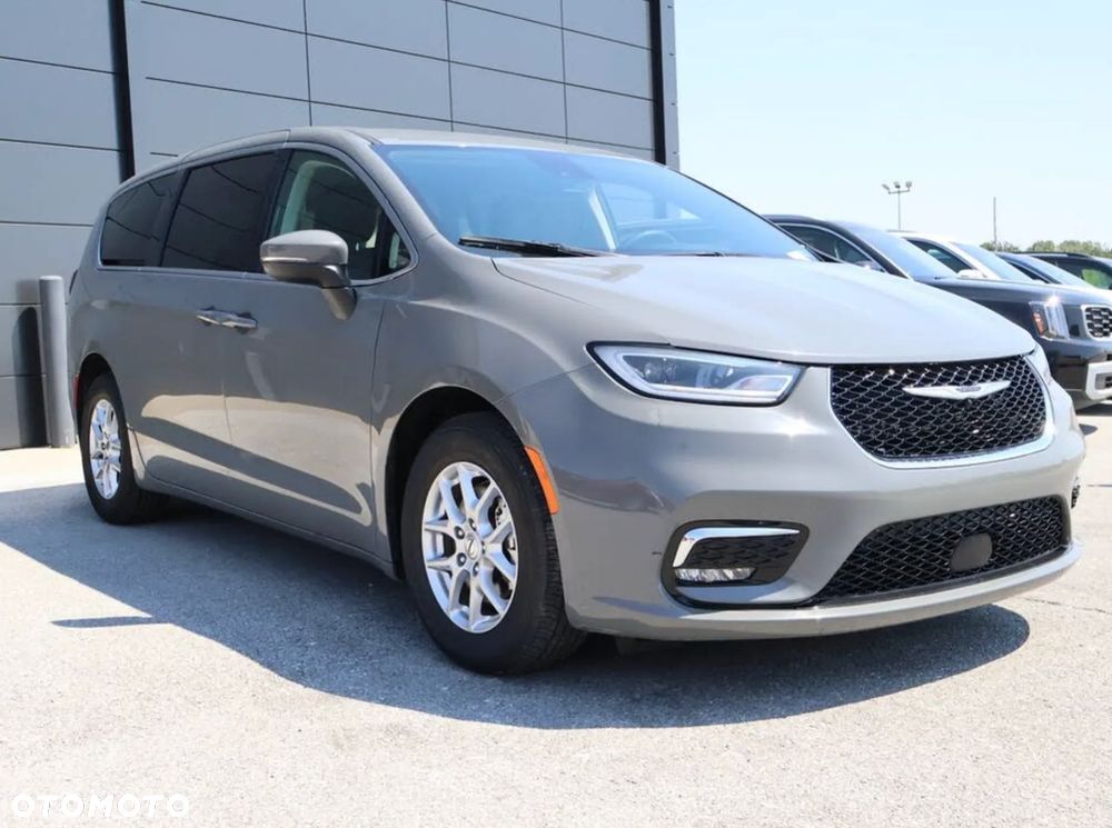 Chrysler Pacifica - 1