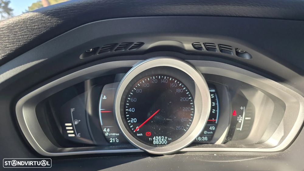 Volvo V40 D2 Momentum - 14