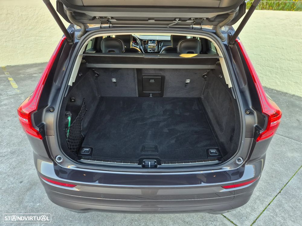 Volvo XC 60 2.0 B4 Momentum Plus - 36