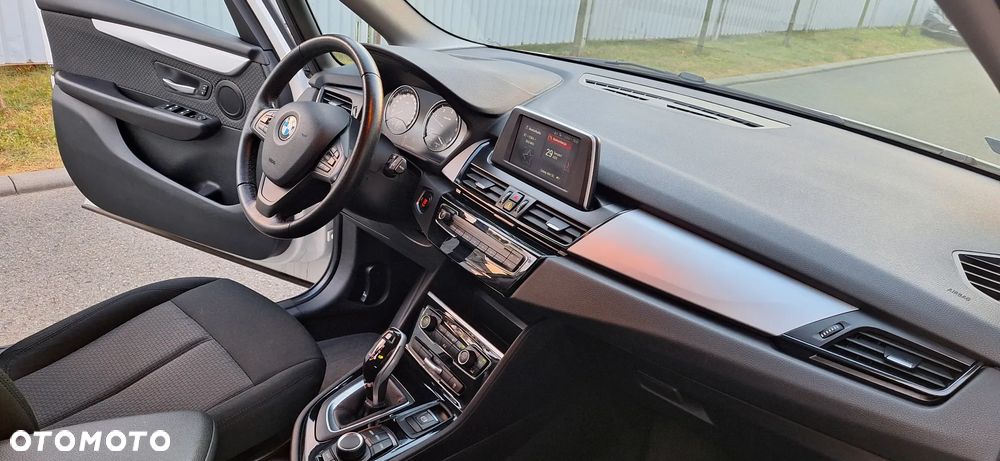 BMW Seria 2 218d - 16
