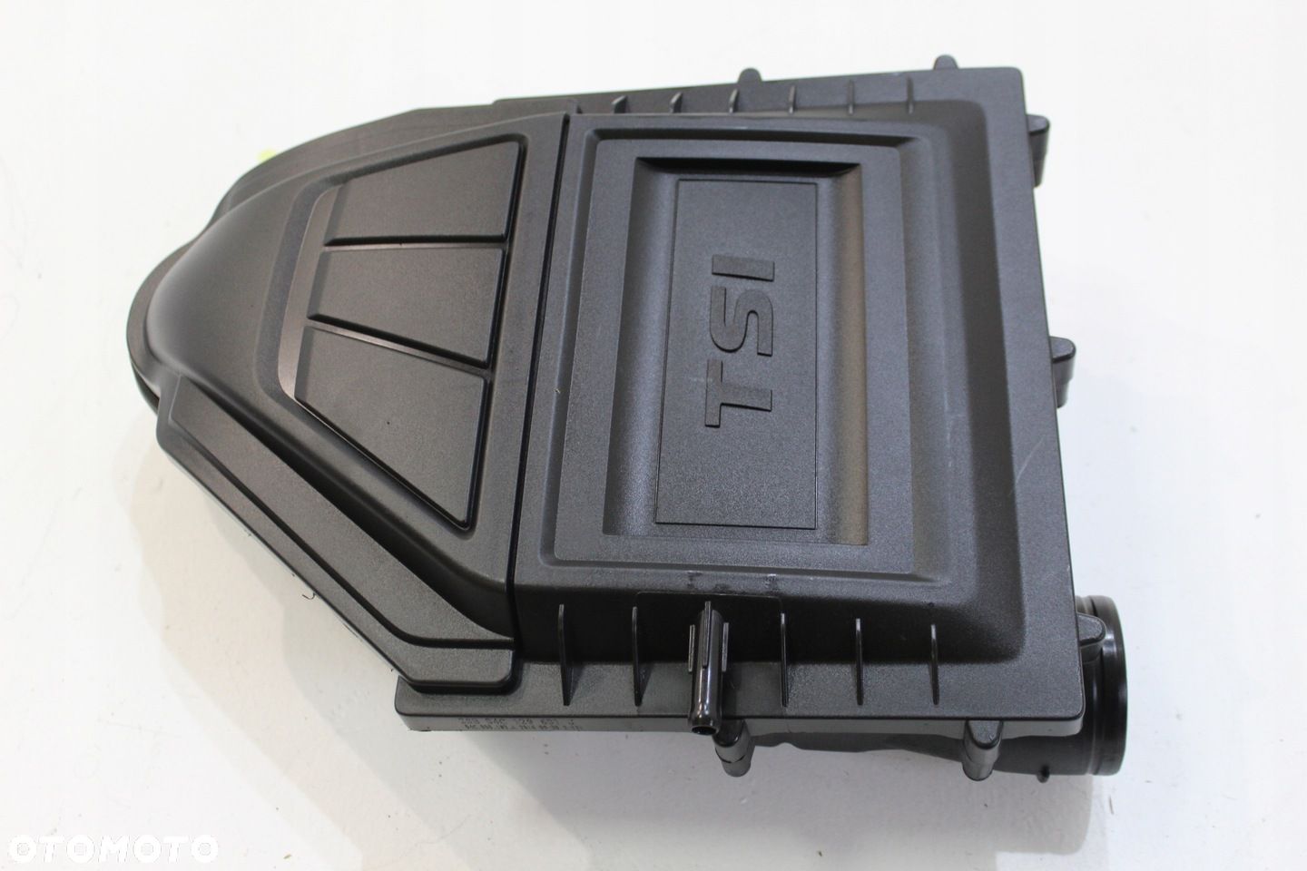 MBM VW TOURAN 5T OBUDOWA FILTRA POWIETRZA 04C12960 - 1