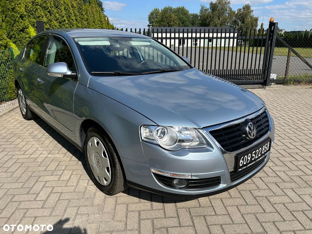 Volkswagen Passat 1.6 FSI Comfortline - 19