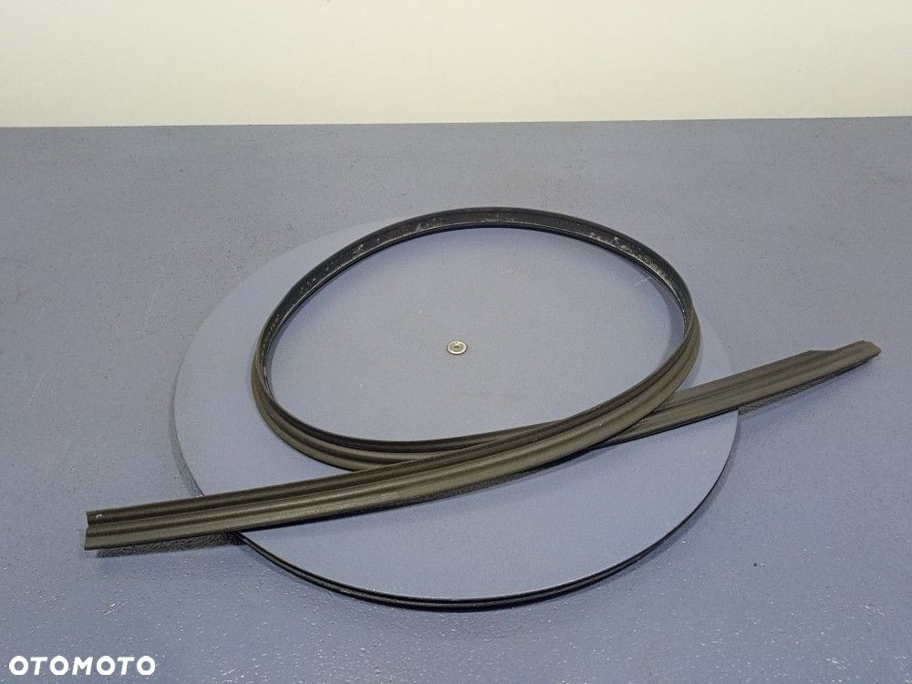 AUDI Q8 RSQ8 4M8 USZCZELKA DACHOWA PANORAMY PRAWA 4M8854544B - 1