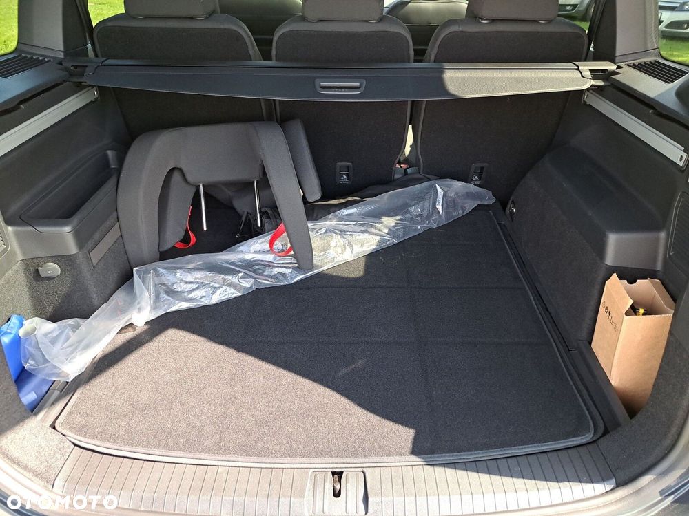 Volkswagen Touran - 11