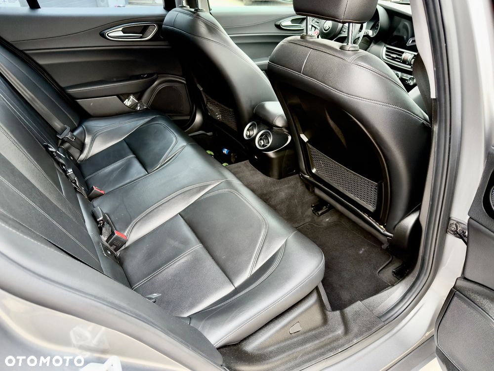 Alfa Romeo Giulia 2.0 Turbo 16V AT8-Q4 Ti - 18