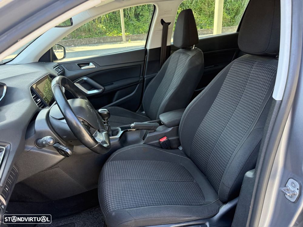 Peugeot 308 - 8