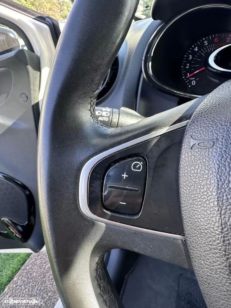 Renault Clio 0.9 TCe Limited Bi-Fuel - 29