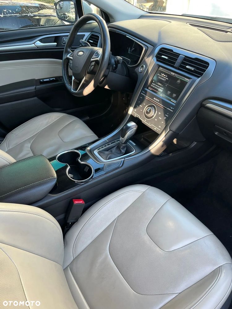 Ford Fusion - 13