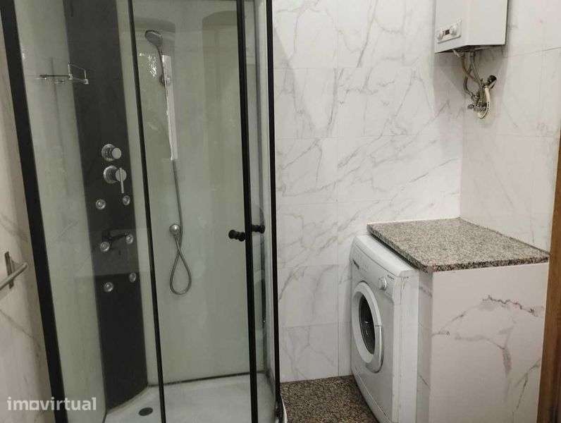 T1  mobilado e equipado com agua, Tv ,e internet incluídos - Grande imagem: 5/8