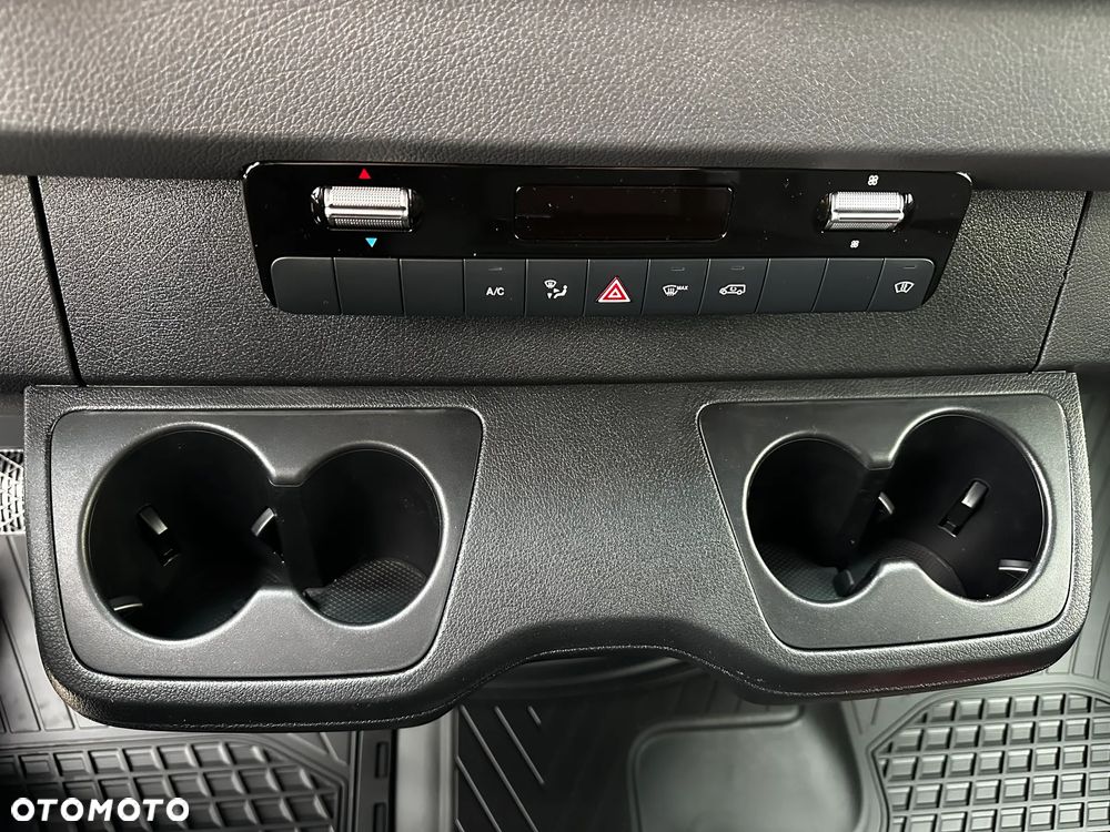 Mercedes-Benz Sprinter - 22