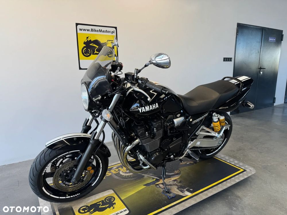 Yamaha XJR - 4