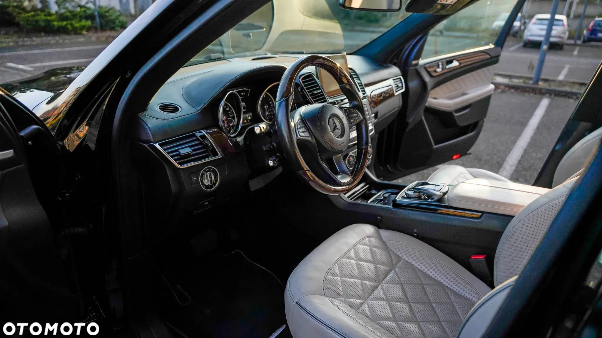 Mercedes-Benz GLS - 16