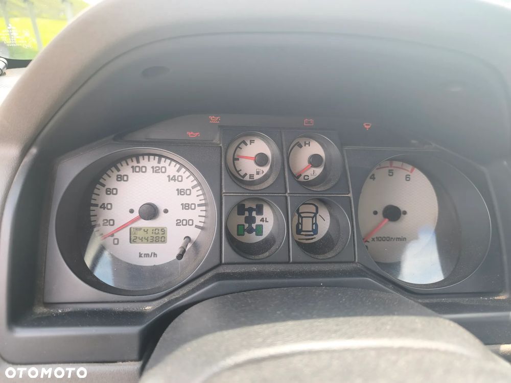 Mitsubishi Pajero - 14
