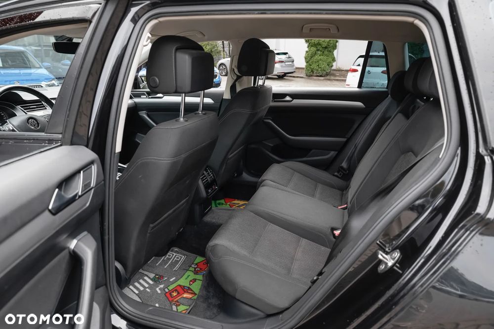 Volkswagen Passat - 19