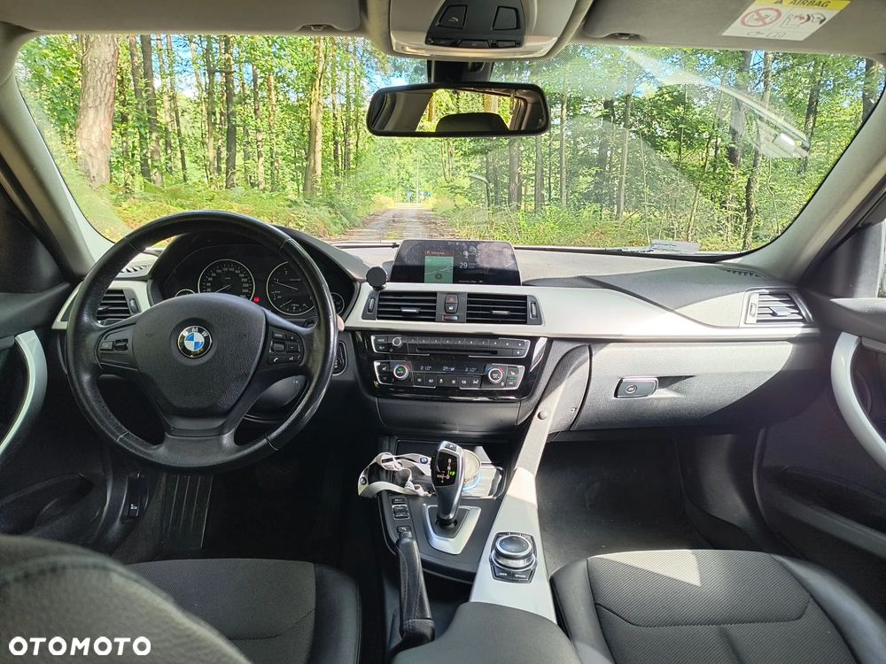 BMW Seria 3 320d xDrive - 11