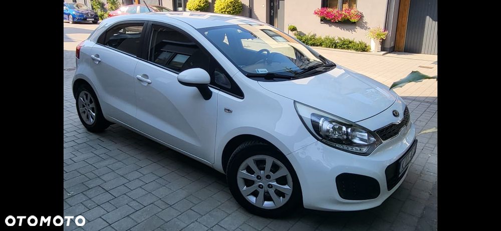 Kia Rio 1.4 L - 8
