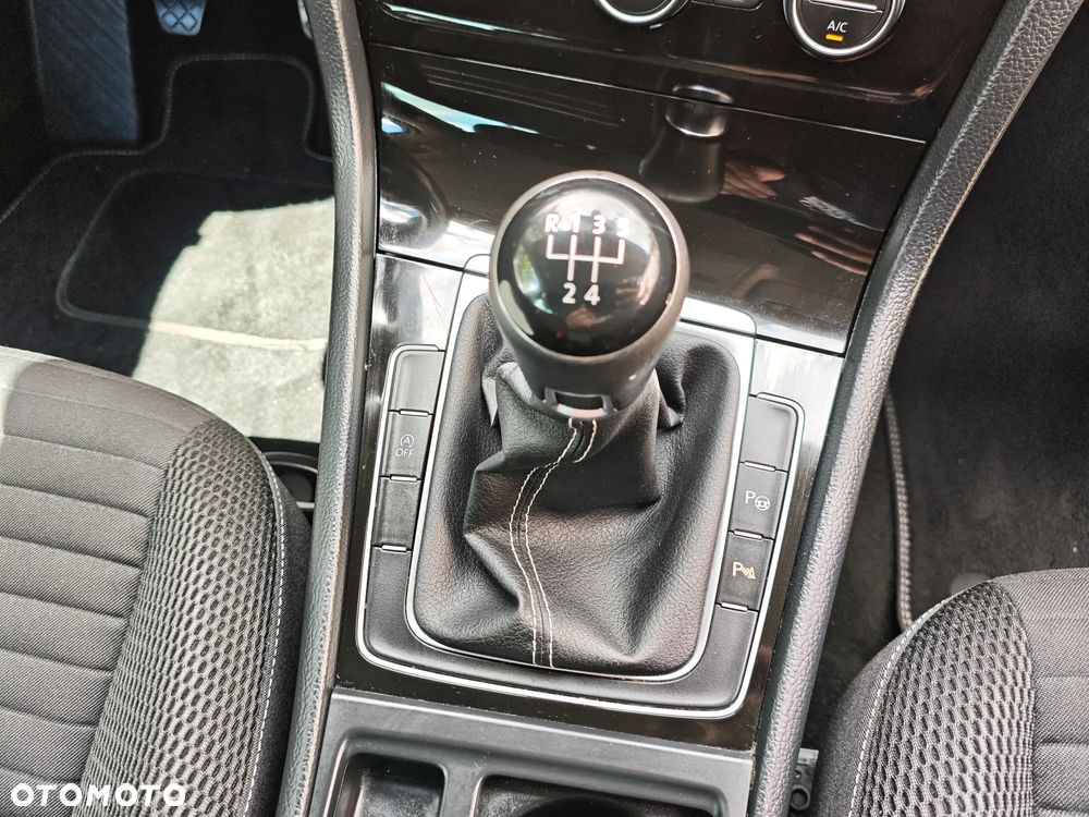 Volkswagen Golf 1.6 TDI BlueMotion Technology Cup - 27