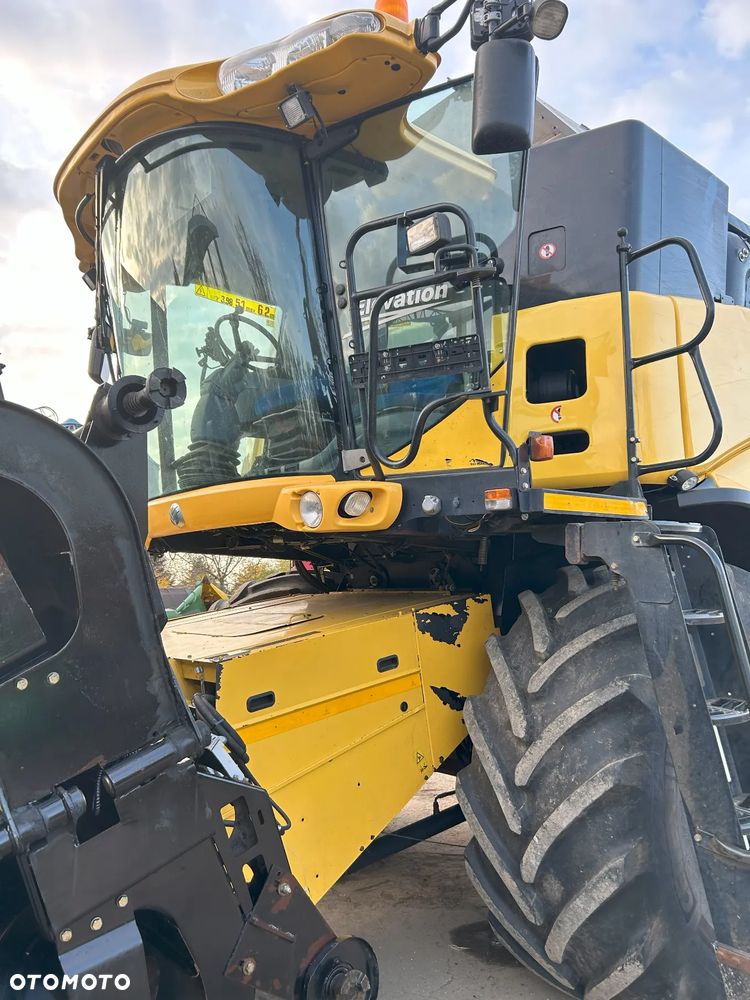New Holland CR9070 - 2