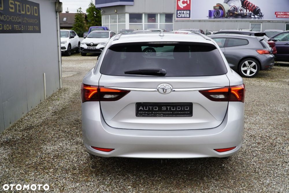 Toyota Avensis 2.0 D-4D Premium - 32