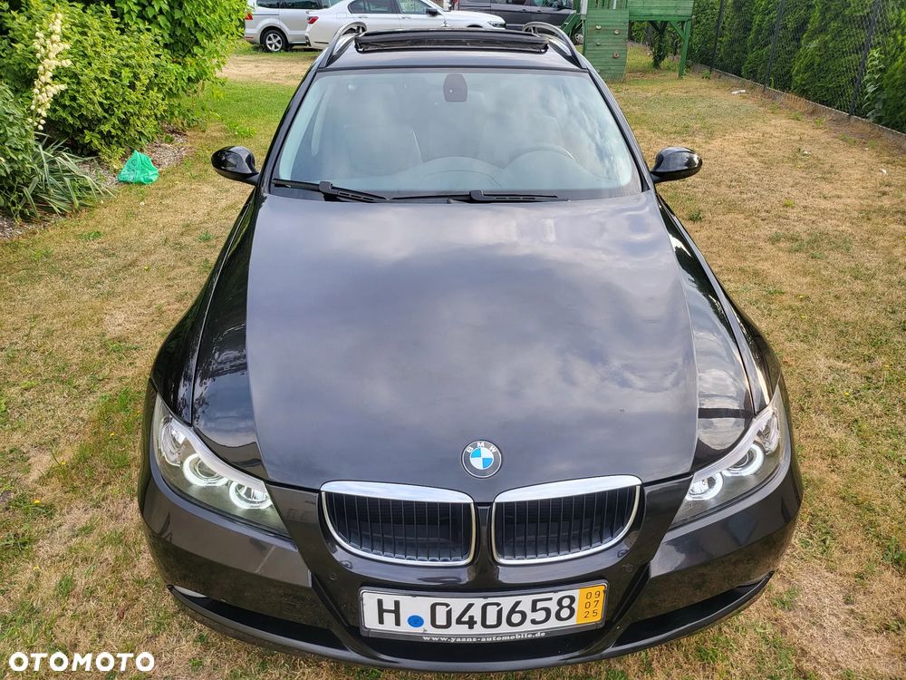 BMW Seria 3 318i Touring - 24