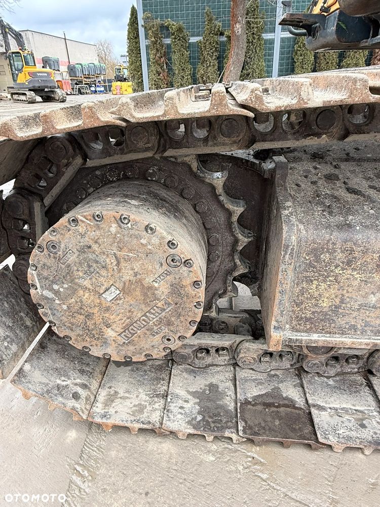 Hyundai HX 300 L - 16