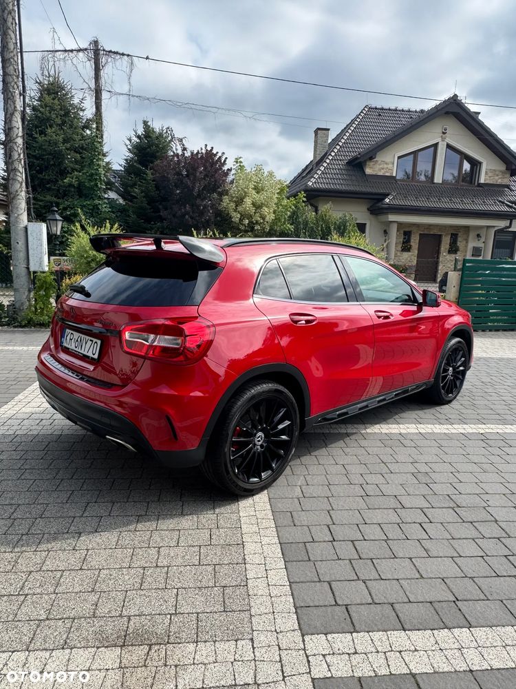 Mercedes-Benz GLA 250 4-Matic AMG Line - 11