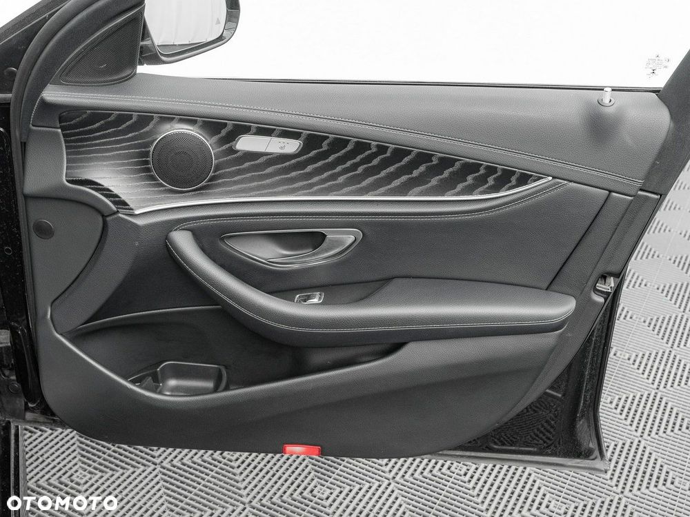 Mercedes-Benz Klasa E 350 d 4-Matic 9G-TRONIC - 34