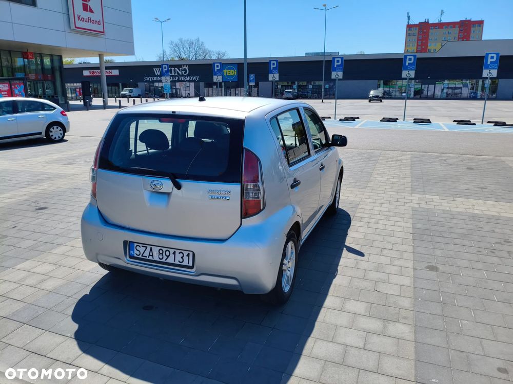 Daihatsu Sirion 1.0 - 8