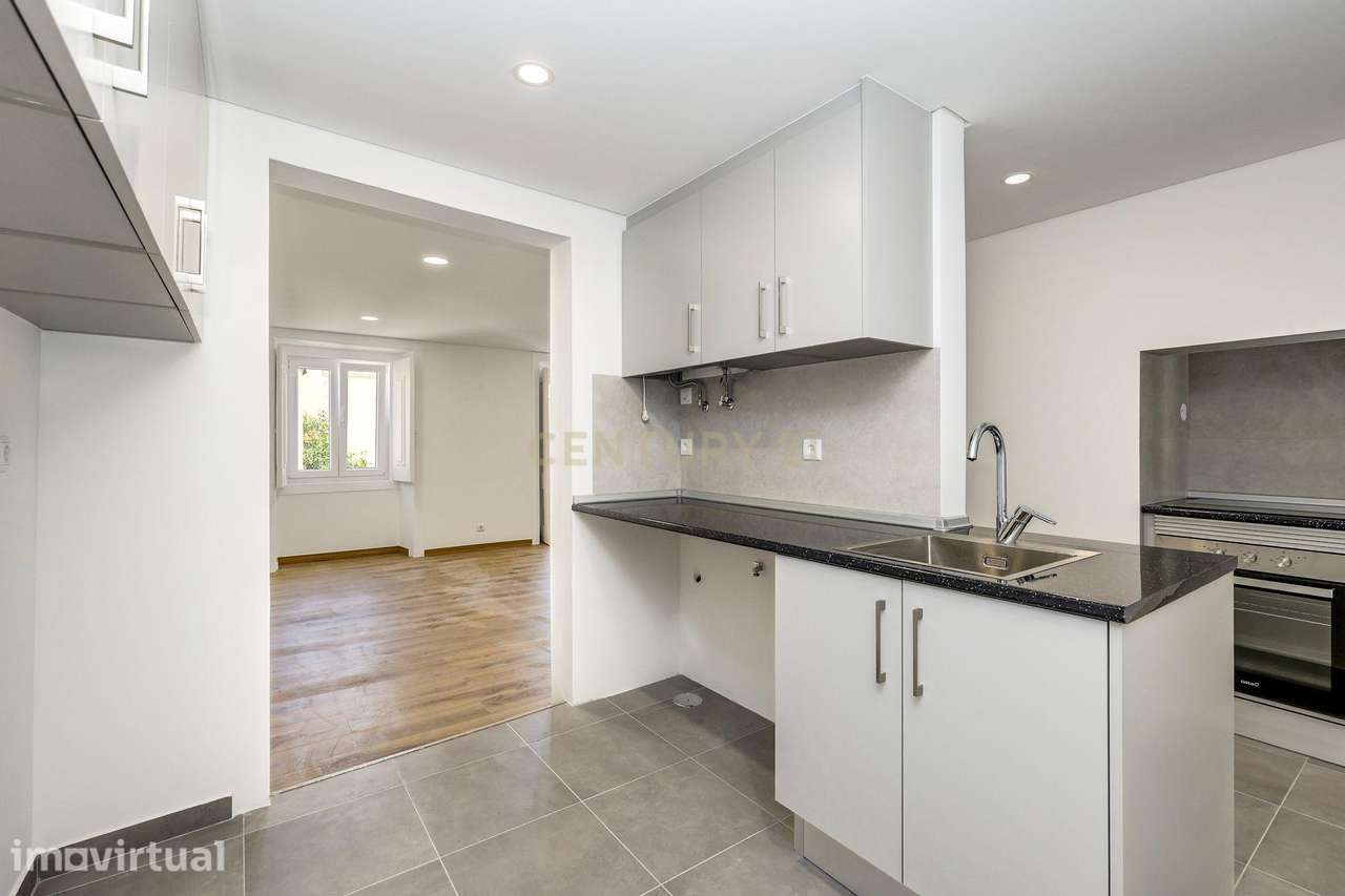 Apartamento T1+1 totalmente remodelado, próximo da Assembleia da Repúb - Grande imagem: 2/24