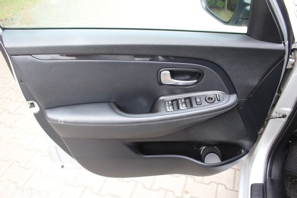 Kia Carens 1.7 CRDi 115 Dream-Team Edition - 19
