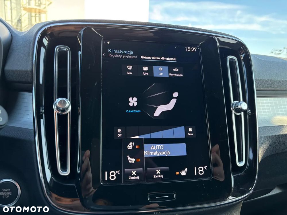 Volvo XC 40 T2 Plus Dark - 24