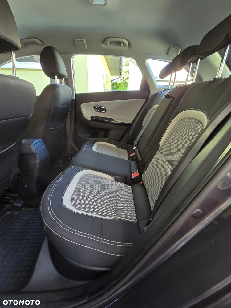 Kia Ceed - 10