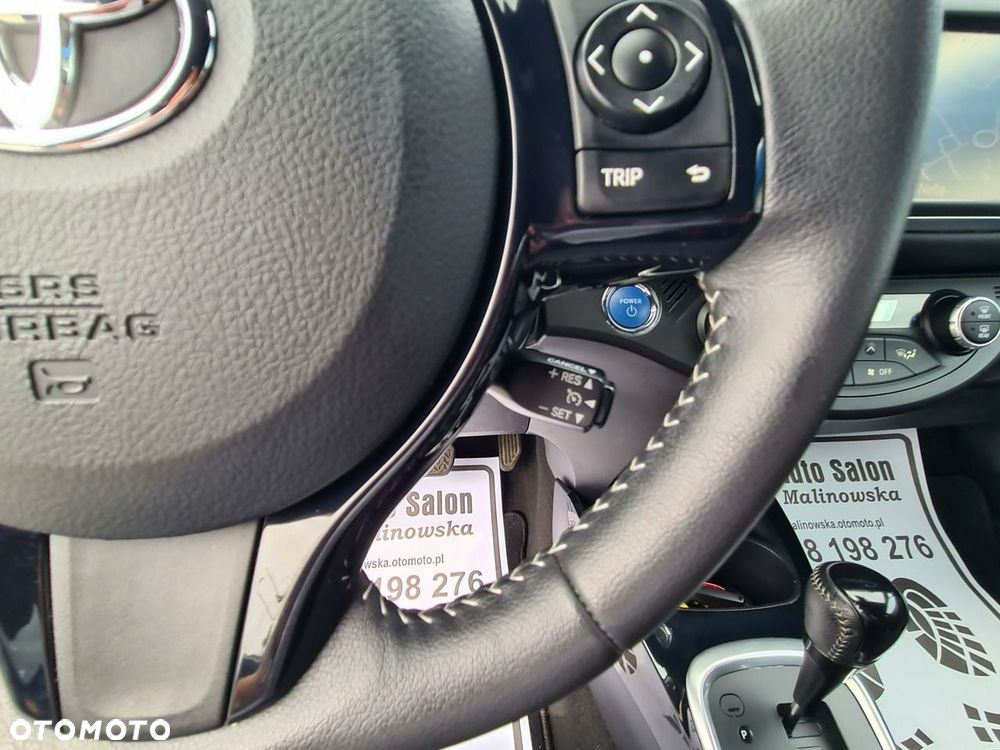 Toyota Yaris Hybrid 100 Premium - 25
