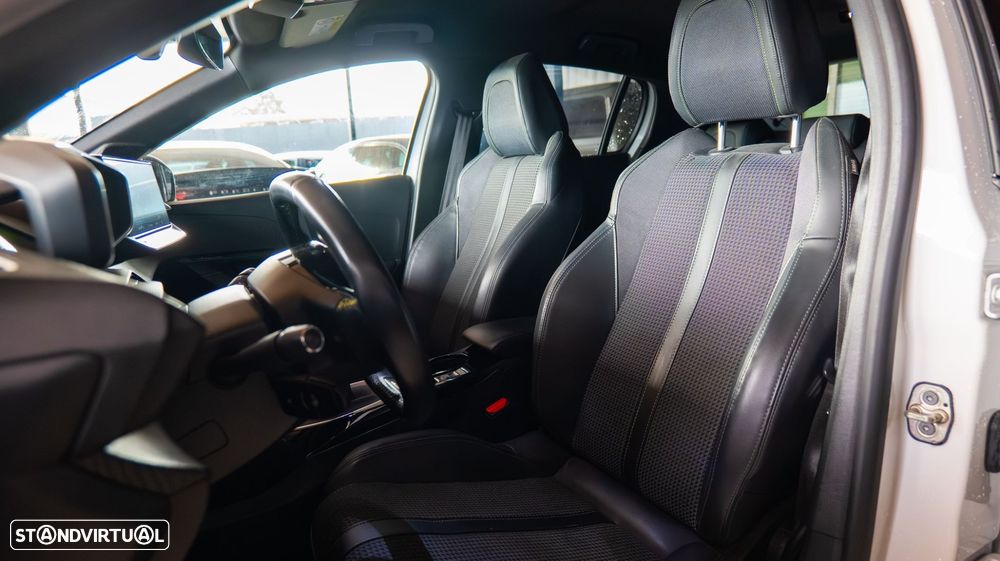 Peugeot 208 1.2 PureTech GT Line - 28