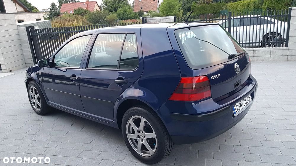 Volkswagen Golf 1.6 Comfortline - 24