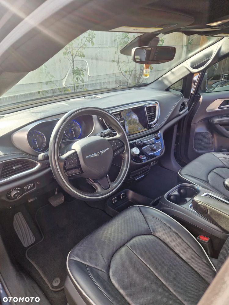 Chrysler Pacifica - 9