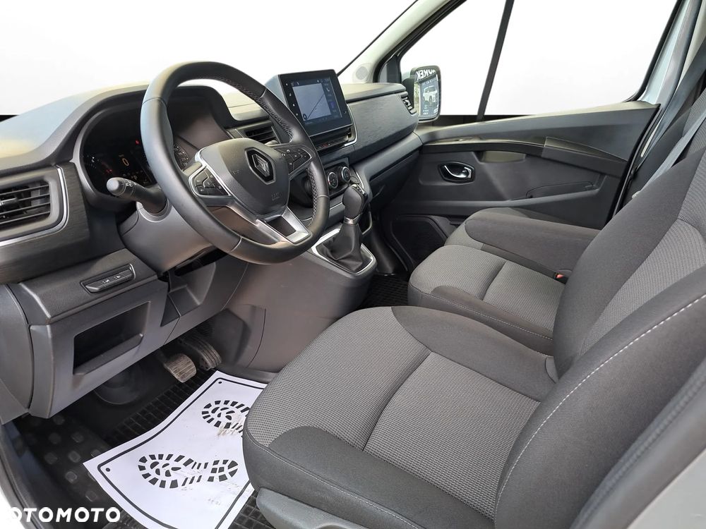 Renault Trafic 9 Miejsc - 13