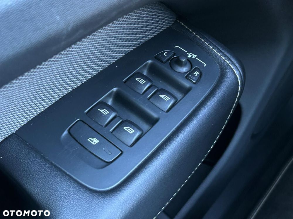 Volvo XC 60 D4 R-Design - 19