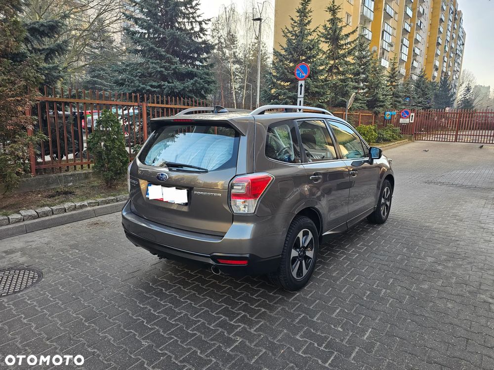 Subaru Forester 2.0 i Exclusive Lineartronic - 24