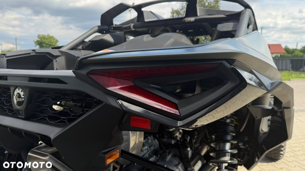 Can-Am Maverick - 9