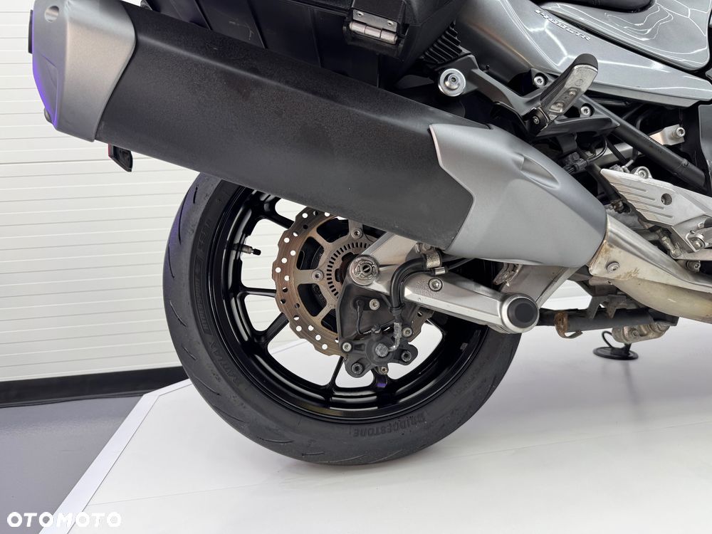 Kawasaki GTR - 18