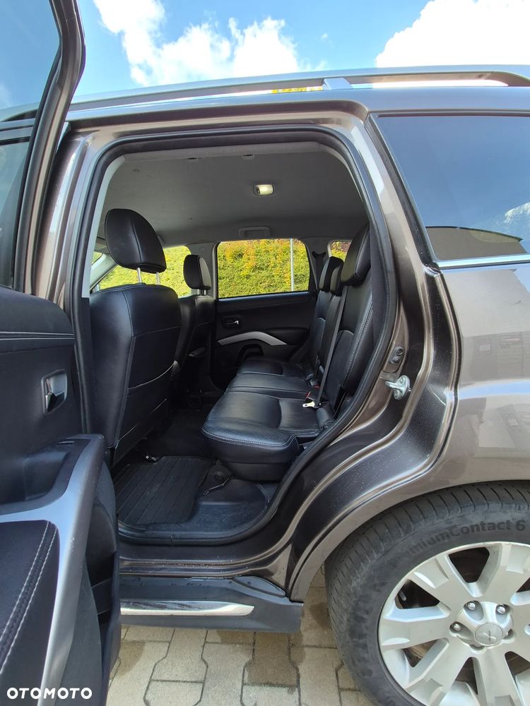 Mitsubishi Outlander - 12
