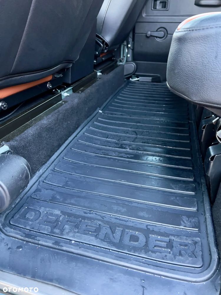 Land Rover Defender 2.2 TD4 SE - 26
