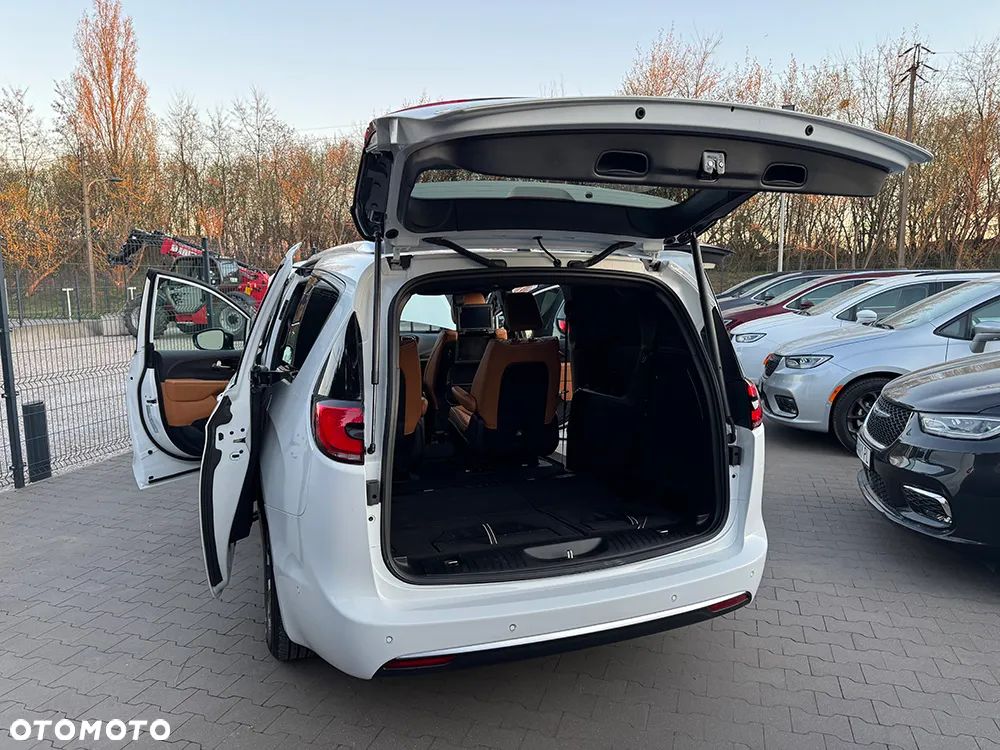 Chrysler Pacifica - 11