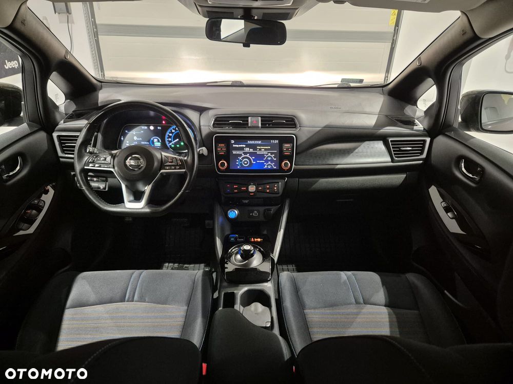 Nissan Leaf 40kWh 10 - 11