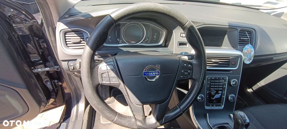 Volvo S60 D4 Drive-E Dynamic Edition (Kinetic) - 4