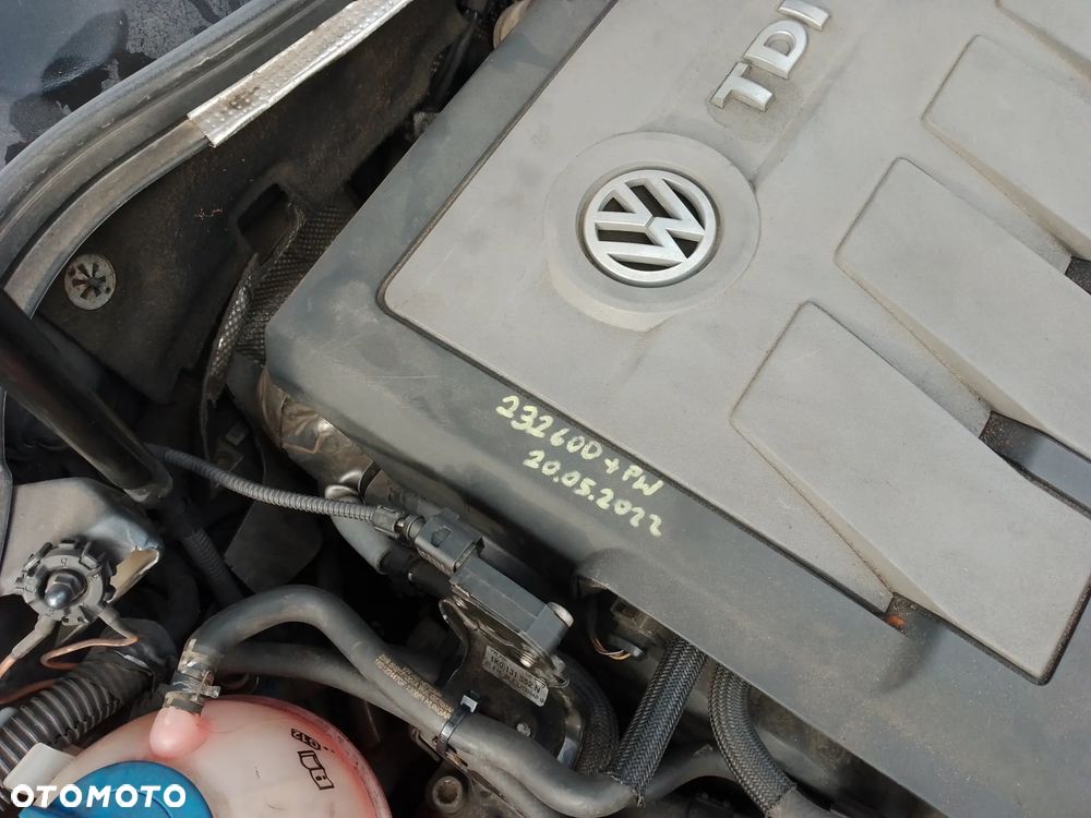 Volkswagen Passat 1.6 TDI DPF BlueMot Highline - 16